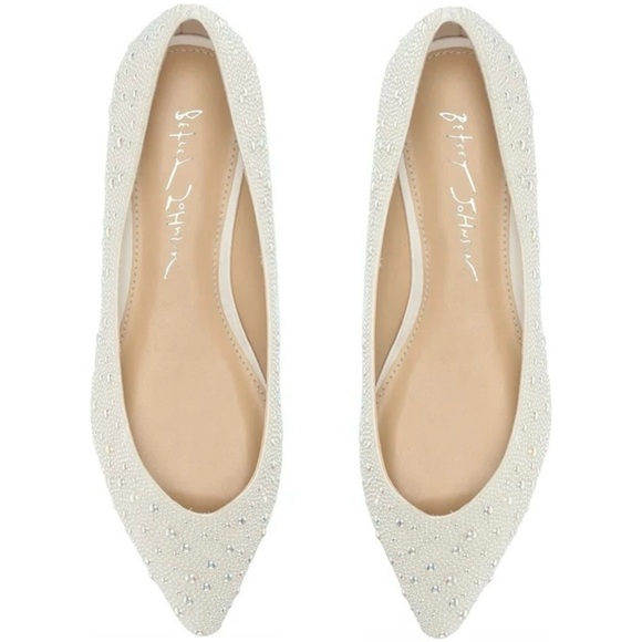 Betsey Johnson Shoes - Betsey Johnson Flats 🤍